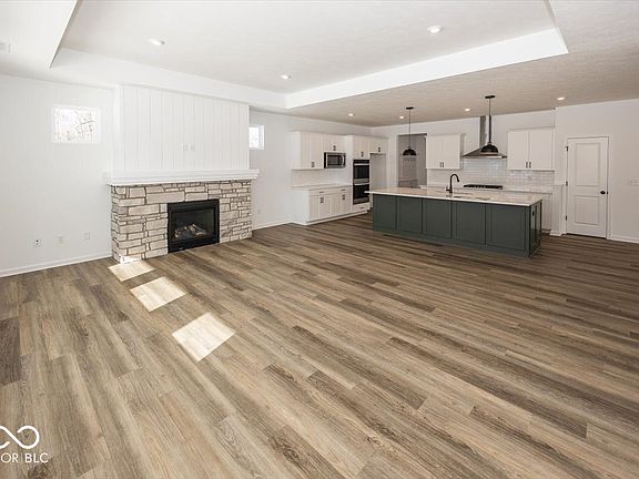 5th image of 4979 Elaine Ct