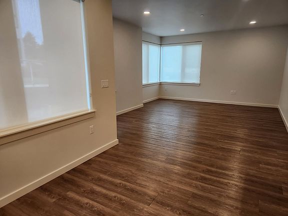 2nd image of 1550 Myers Ln #106