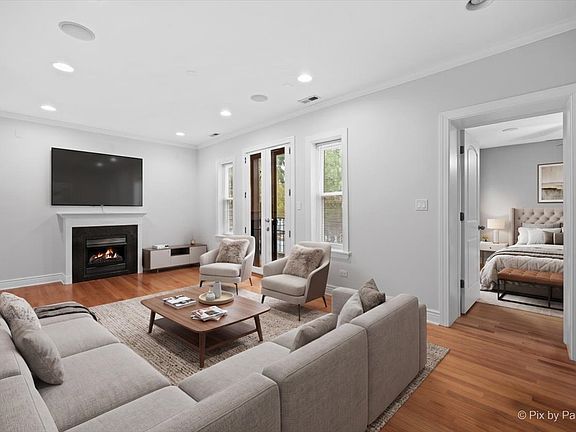 3rd image of 6331 N Glenwood Ave APT 3