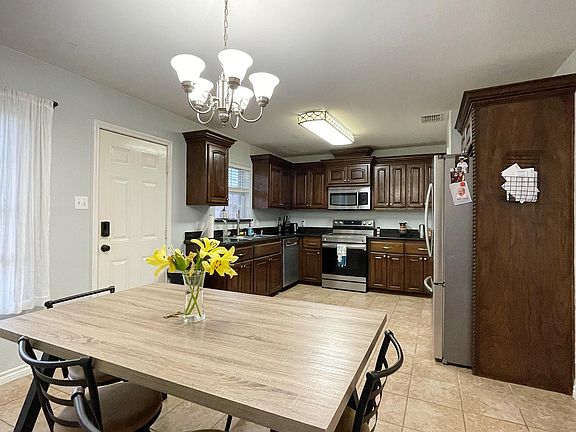 Kitchen with Samsung fridge, refrigerator, dish washer and oven