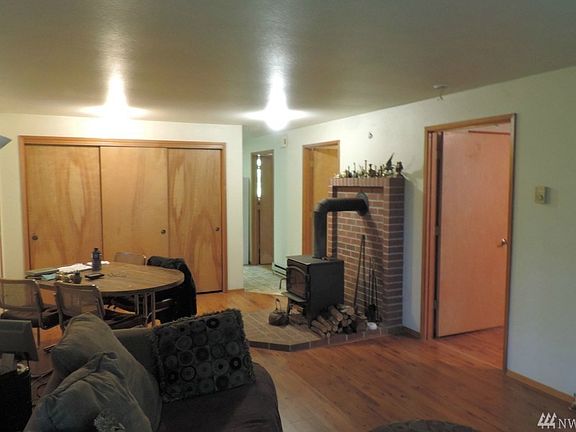5th image of 2222 62nd Ave NW
