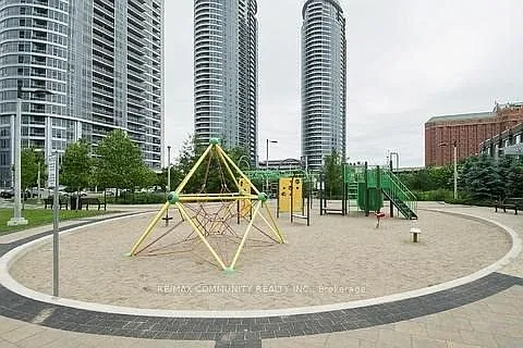 181 Village Green Sq #2821 — Photo 19