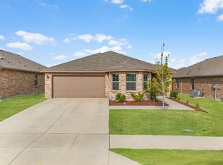 9509 Golden Summit Dr, Fort Worth, TX 76131