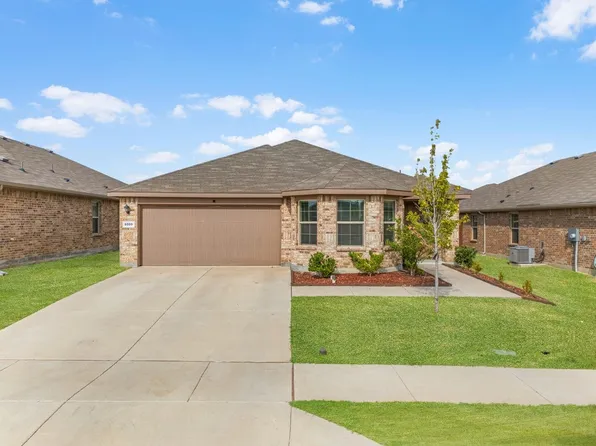 9509 Golden Summit Dr, Fort Worth, TX 76131
