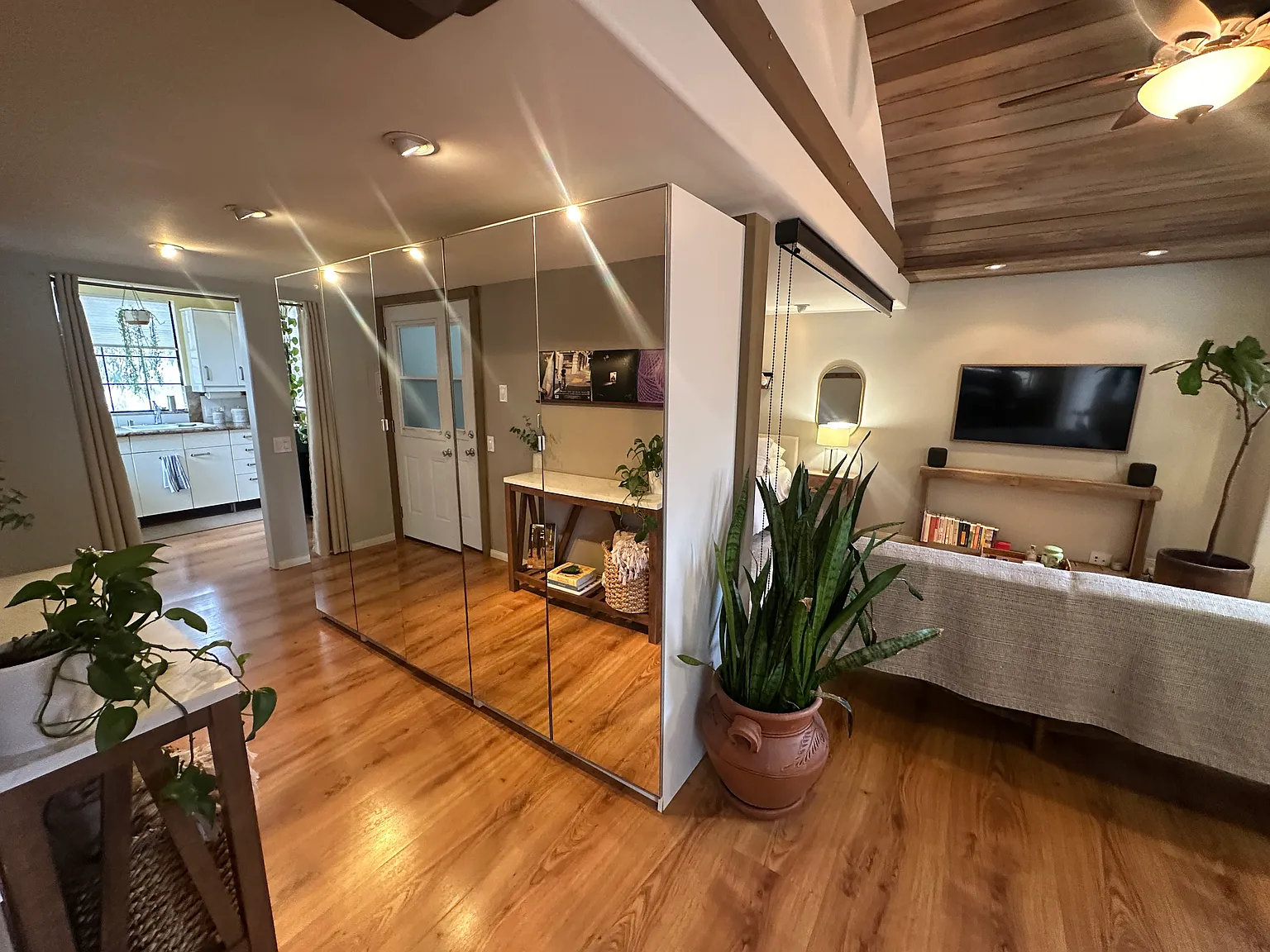 Studio, 600 sqft, $2,480 — Photo 4