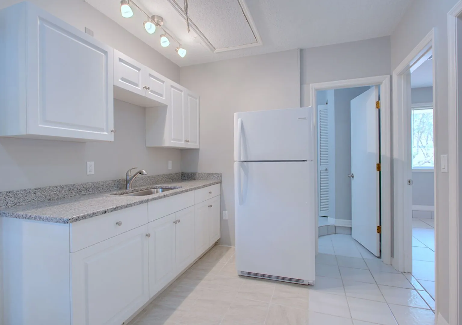 4023 E Orange Ave — Photo 3