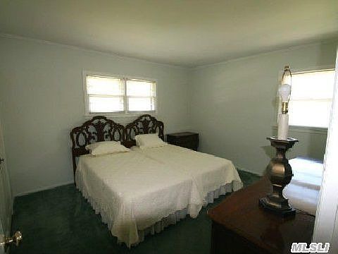 4th image of 8 Sprucetree Ln