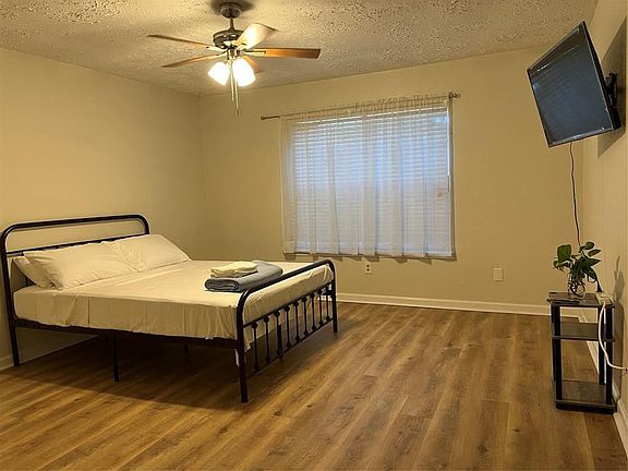 3rd image of 8640 Wilcrest Dr