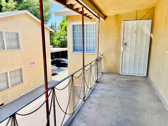 4th image of 6745 Haskell Ave #6