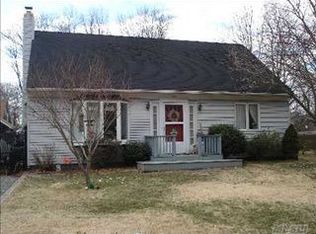 404 Grove Ave, Patchogue, NY 11772