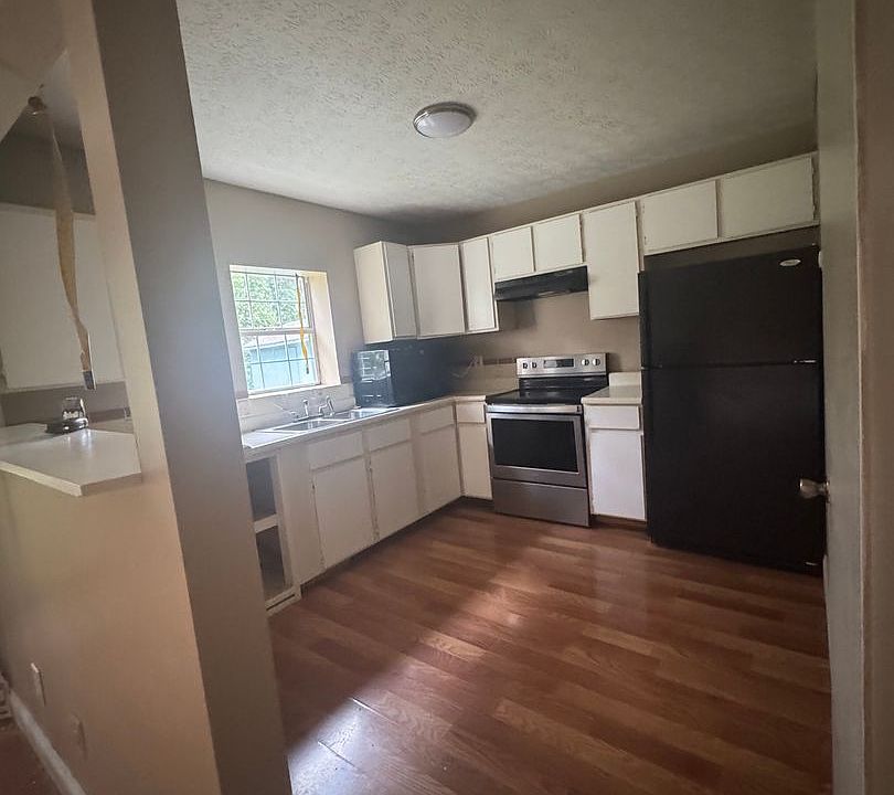 1st image of 110 E Hunter Cir APT B