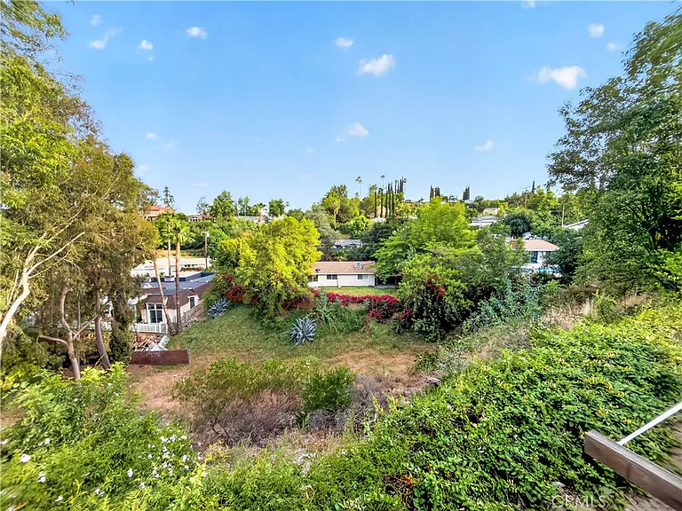20520 Rhoda St — Photo 26