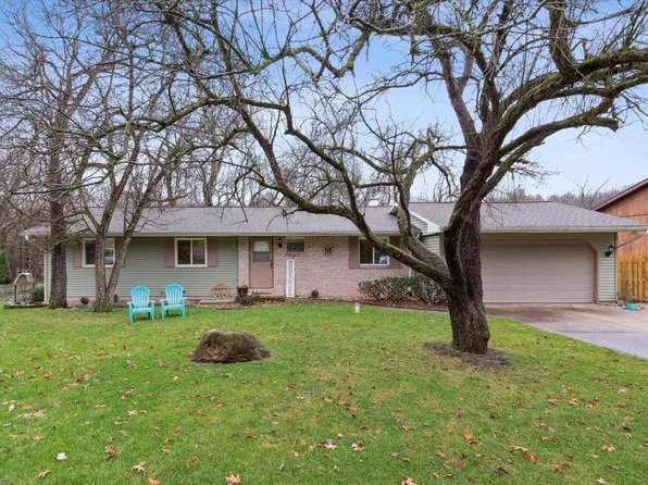 21366 Ravenna Dr, South Bend, IN 46628