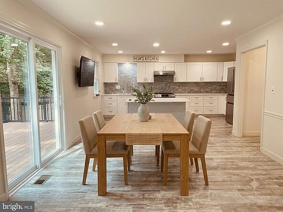 4th image of 1016 Windrush Ln