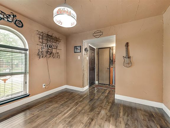 5th image of 1349 Applegate Dr