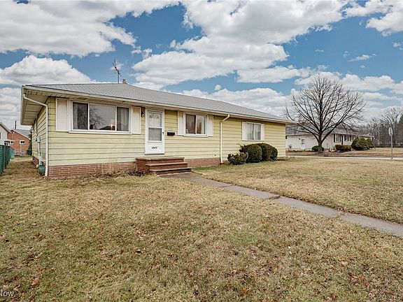 2nd image of 24651 Russell Ave