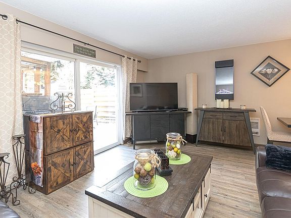 5th image of 2834 Sooke Rd