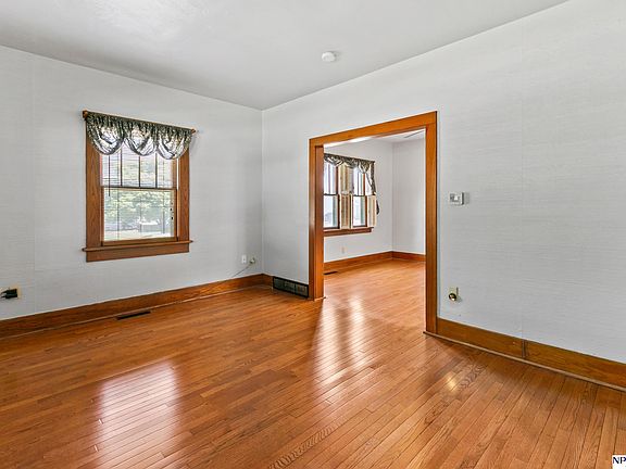 4th image of 449 E 2nd St