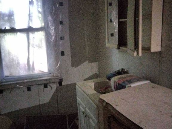 5th image of 680 Fairview Ave
