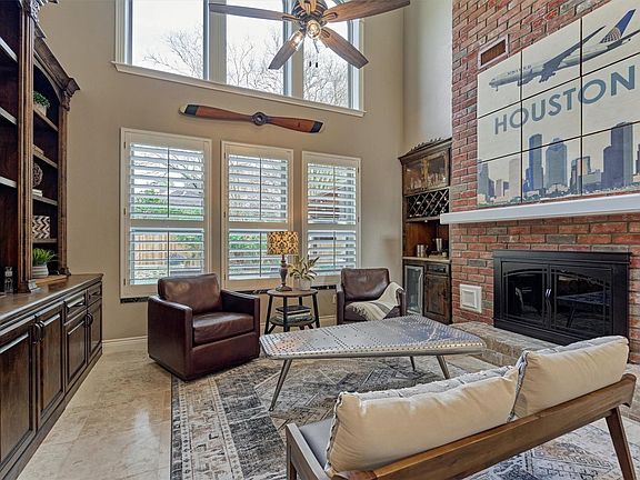 3rd image of 23 Golden Thrush Pl