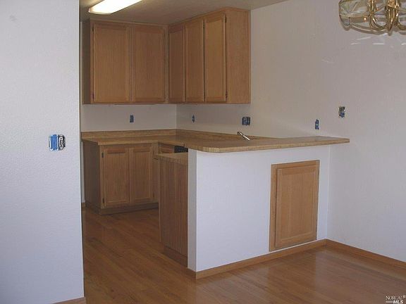 5th image of 1115 Redwood Blvd