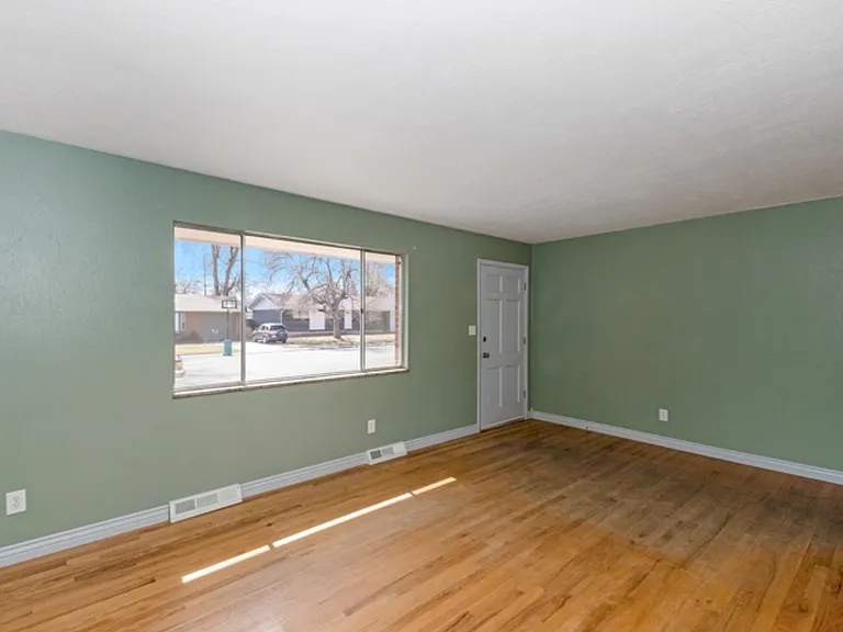604 Tulane Dr — Photo 3
