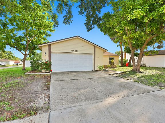 2nd image of 8433 Somerset Dr