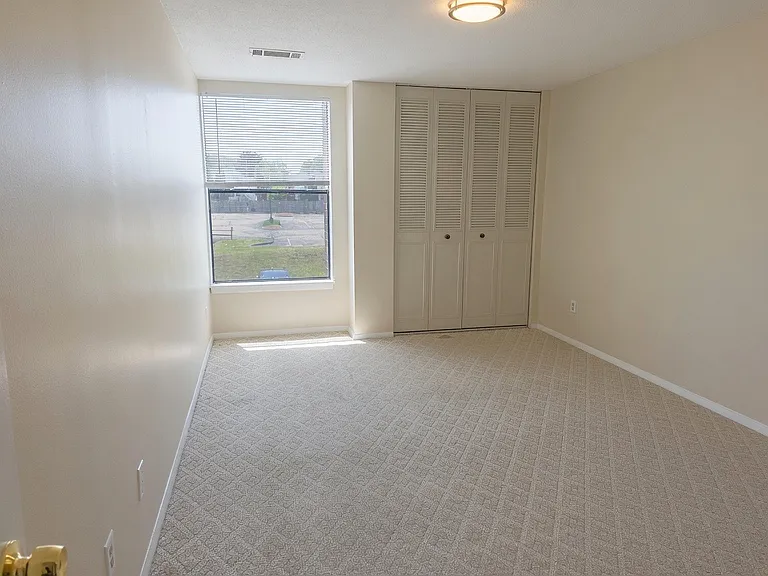 48 Shrewsbury Green Dr #I — Photo 16