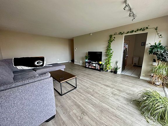 4th image of 1321 N Franklin Pl APT 4A