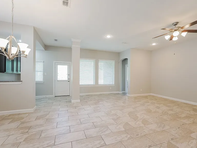 415 Rocky Briar Ct — Photo 5