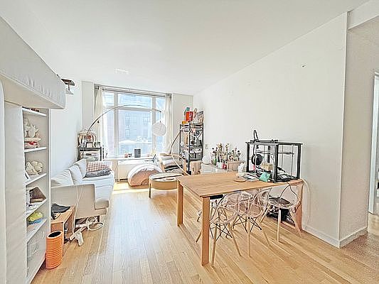 1st image of 325 5th Ave APT 15G