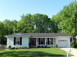 40 Smoke Tree Dr, Fenton, MO 63026
