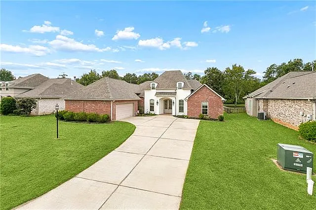 4 bed, 3.0 bath, 2404 sqft, $2,885 — Photo 2