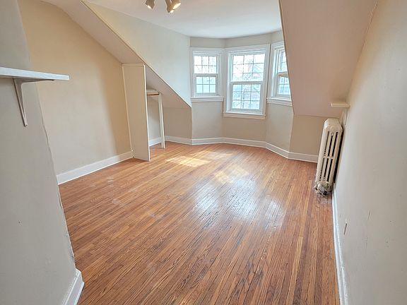 2nd image of 207 William St #5
