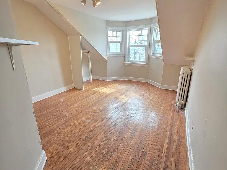 207 William St #5 — Photo 2