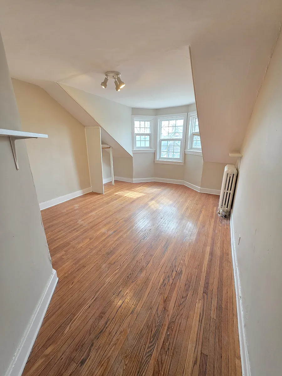 Building Photo - 207 William St #5