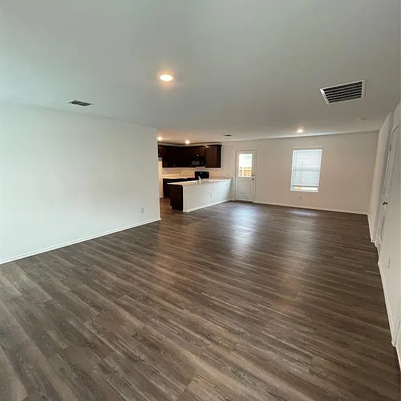 607 Cochran Dr — Photo 2