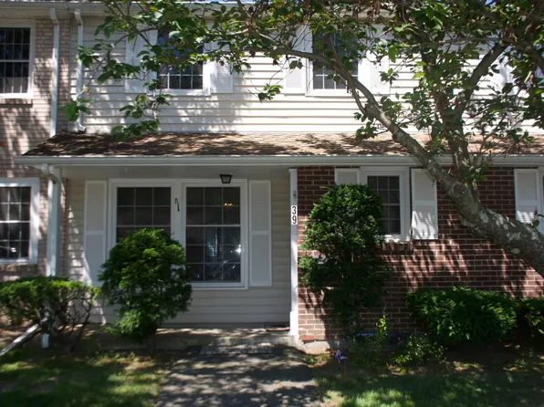 39 Jackson Dr, Milford, CT 06460
