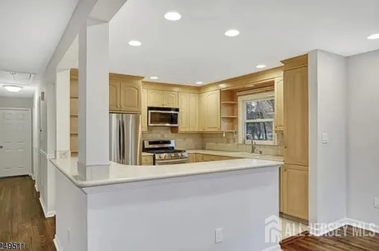 10 Cedar St — Photo 5