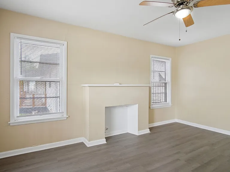 2818 E Houston St — Photo 17