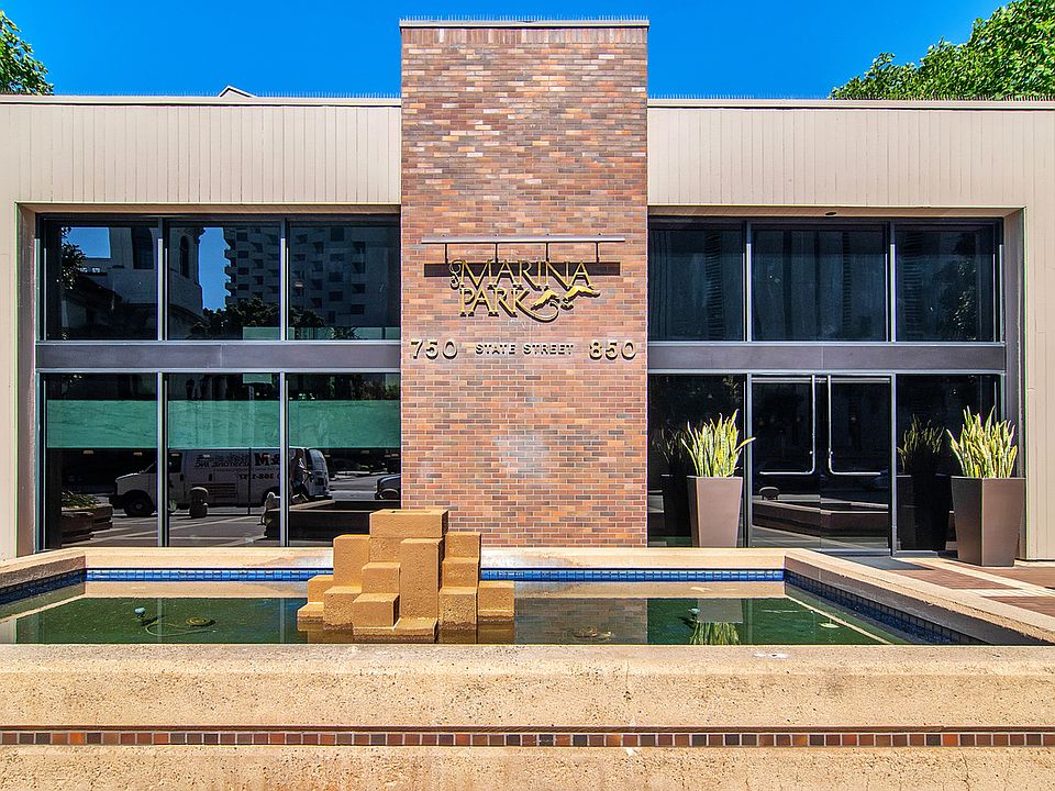 Street view of lobby entrance
