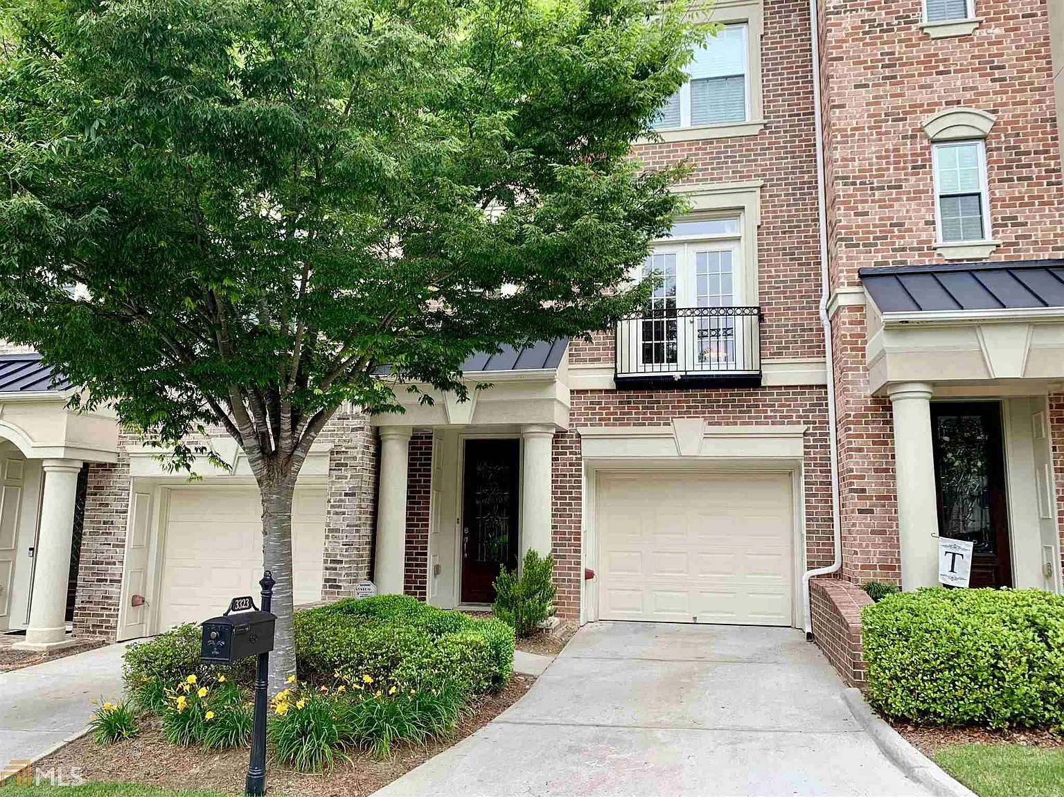 3323 Regent Pl SW photo 1