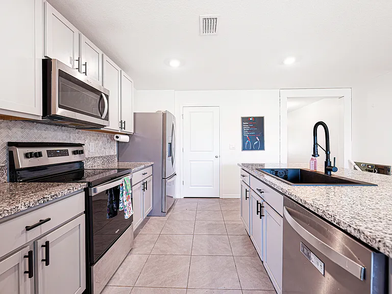 8574 Triumph Cir — Photo 10