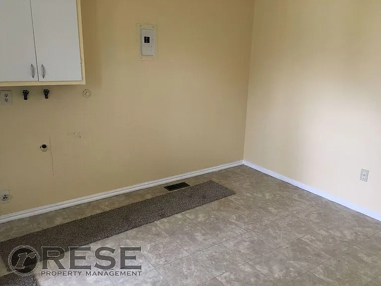 8228 S 1750 W — Photo 7