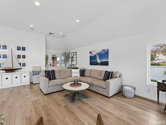 3rd image of 7 E Yale Loop