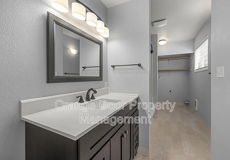 834 S 72nd St — Photo 25