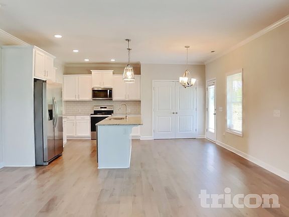 3rd image of 94 Hazelwood Rd