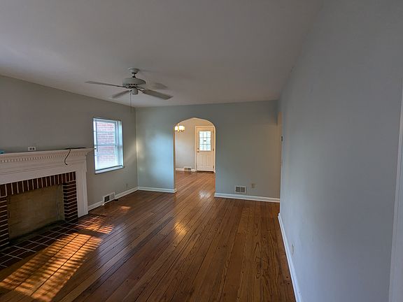 3rd image of 1124 Covedale Ave #1