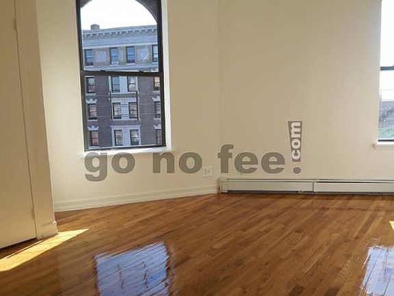3rd image of 270 W 119th St APT 4B