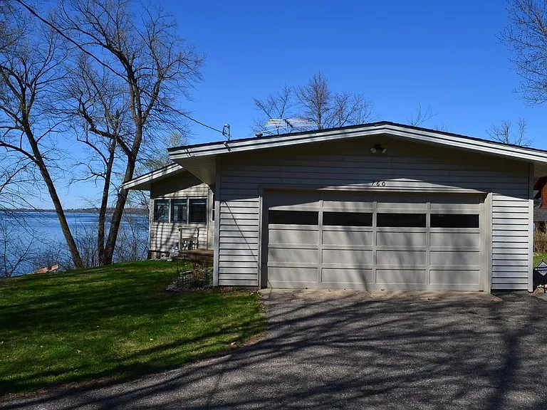 760 Old Beach Ln — Photo 3